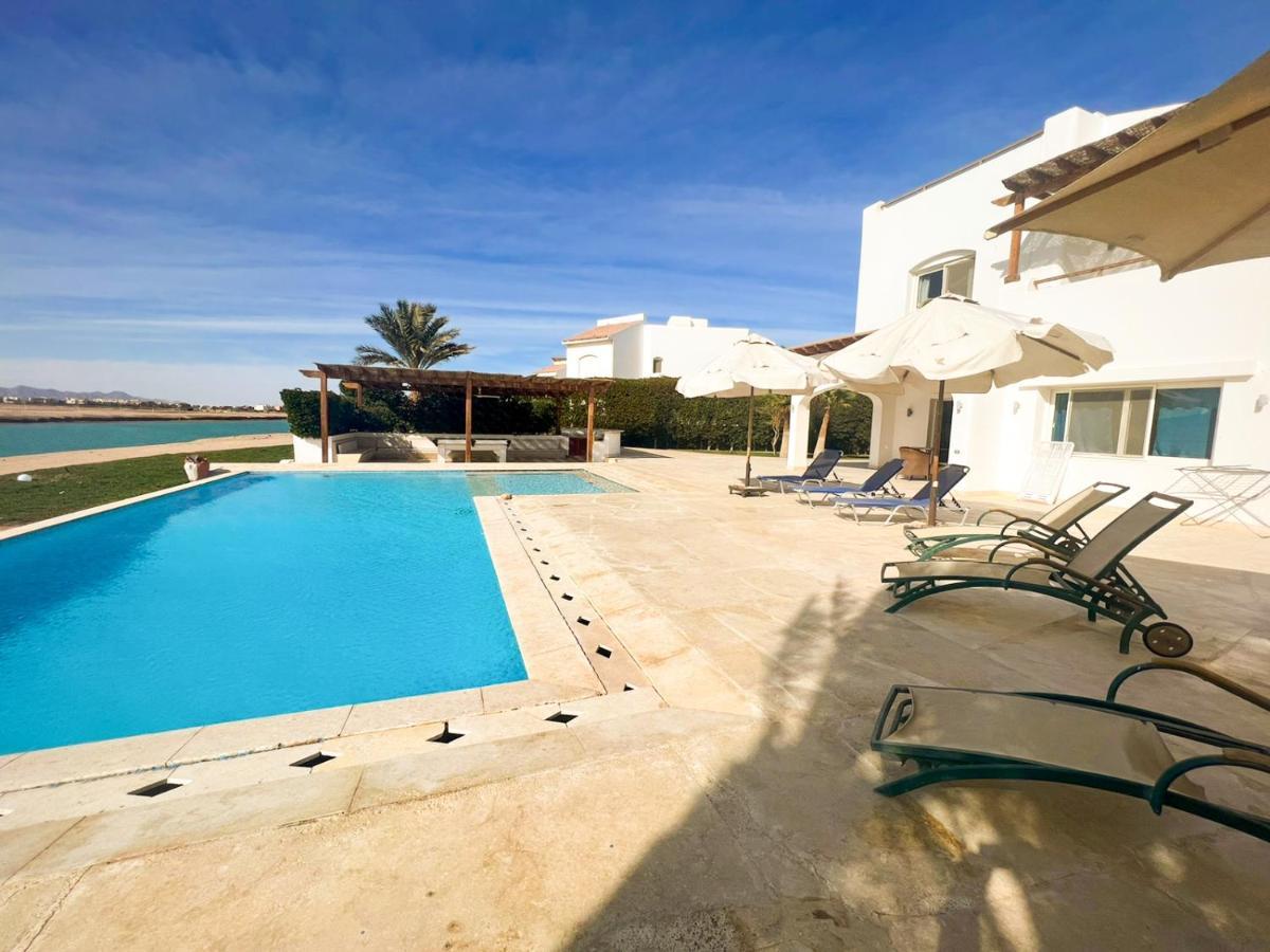 Luxury 4 Bedroom With A Heated Pool Villa *