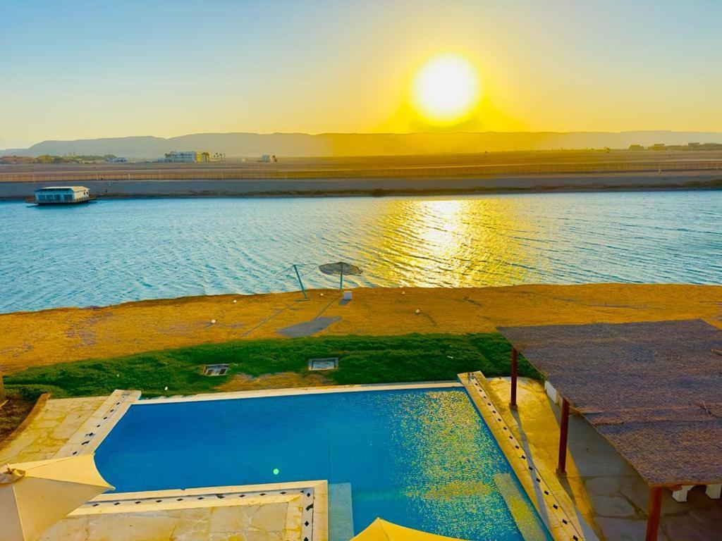 Luxury 4 Bedroom With A Heated Pool
